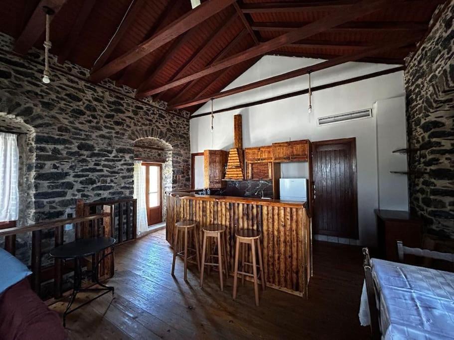 Μαγεμένος Πύργος Στις Θαλάμες Apartment Koumani Exterior foto