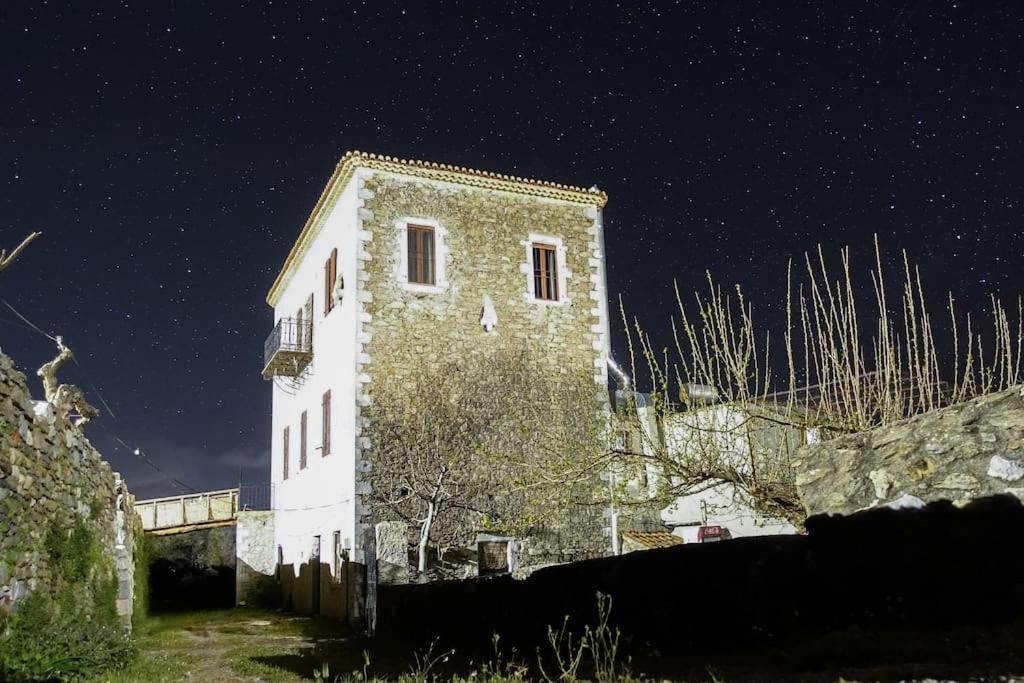 Μαγεμένος Πύργος Στις Θαλάμες Apartment Koumani Exterior foto