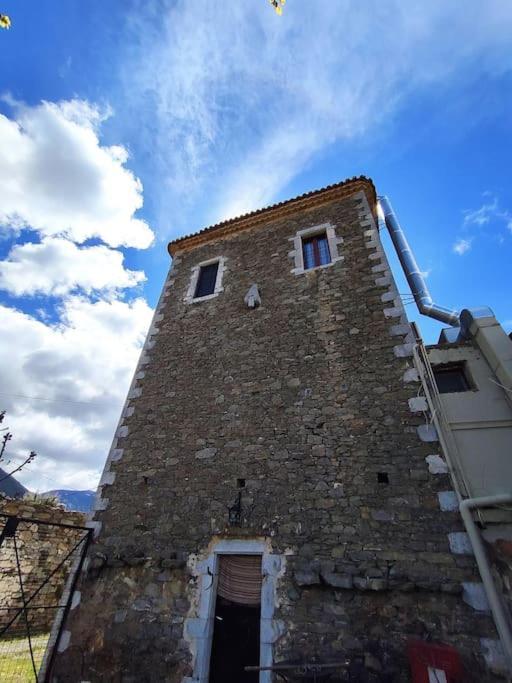 Μαγεμένος Πύργος Στις Θαλάμες Apartment Koumani Exterior foto